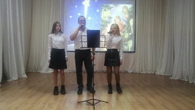 "На пороге Рождество" (песня) смотреть онлайн