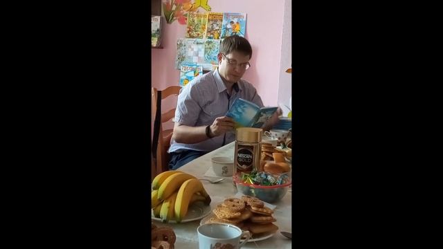 Алексей Леоненков читает стихи из своей новой книги смотреть онлайн