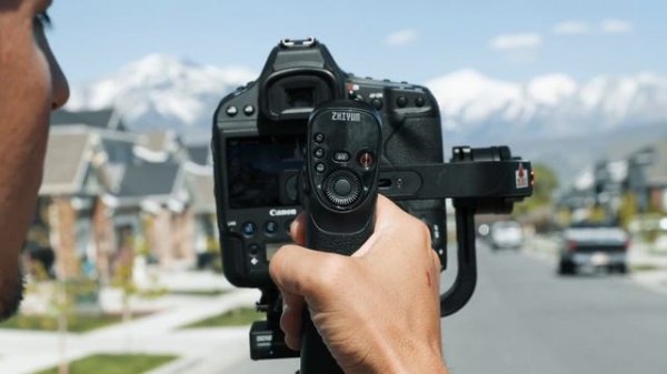 DJI Ronin S vs Zhiyun Crane 3 Lab