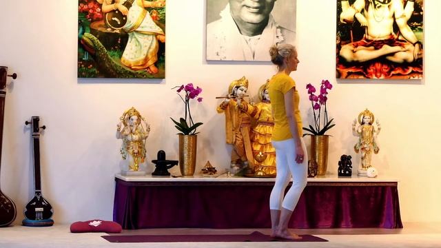 Yoga "Variationen" Grundreihe mit Mahindra - Yoga Vidya Mittelstufe Live 09:15 - 24.01.2021 смотреть онлайн