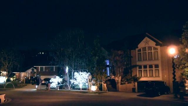 Amazing 2 House Christmas Lights 2014 - Hallelujah Chorus смотреть онлайн