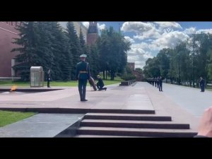 В День памяти и скорби Путин возложил венок к Могиле Неизвестного Солдата.