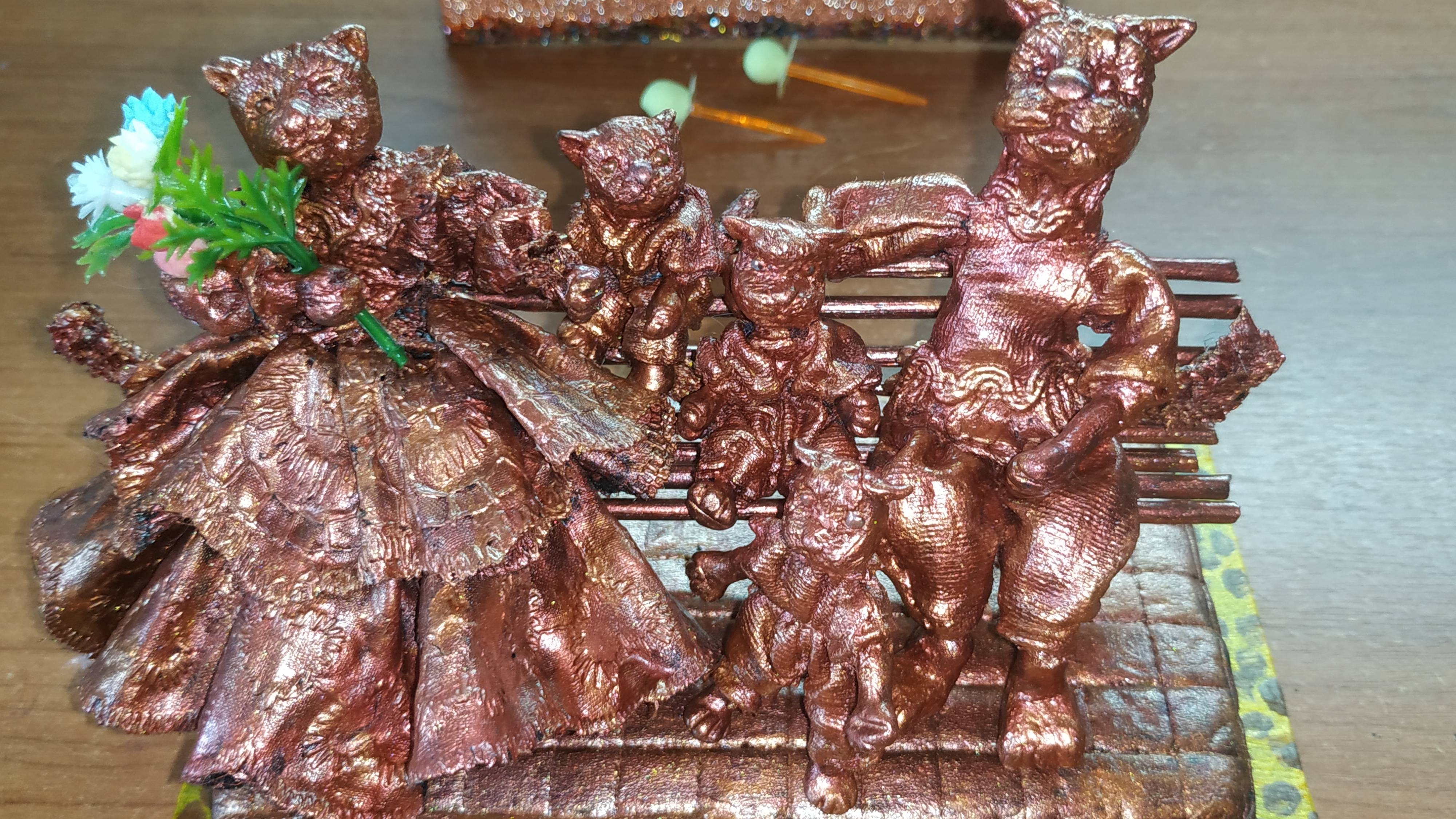 Медная  весёлая семейка котиков.