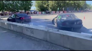 Ещё одна машина влетела в бетонный блок. Это автоспорт, это нормально.