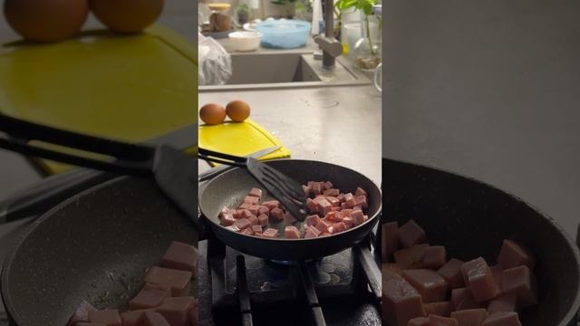 Яичница с колбасой. Простые забытые рецепты. смотреть онлайн