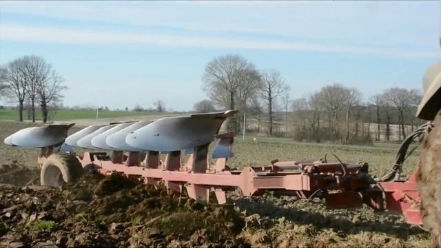 Labour avec Fendt 924 et charrue Naud 8 corps смотреть онлайн