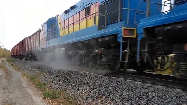 2ТЭ10МК-0694 с грузовым поездом на перегоне Уральск - Жилаево смотреть онлайн