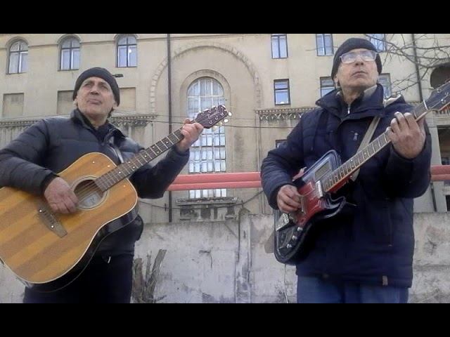 ТЕБЕ ПОКЛОН МОЙ И ЦВЕТЫ (авторская песня на гитаре) смотреть онлайн