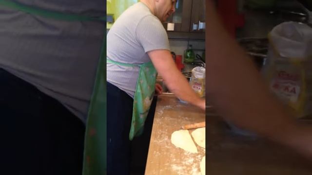 Бабушки, Дедушка и Целующиеся Малыши смотреть онлайн