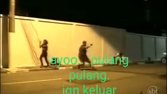 Video:semua orang takut sama tengkorak mainan смотреть онлайн