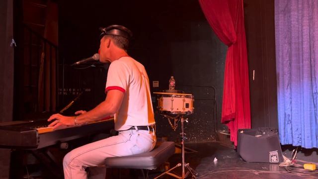 QueenNation - We Will Rock You смотреть онлайн