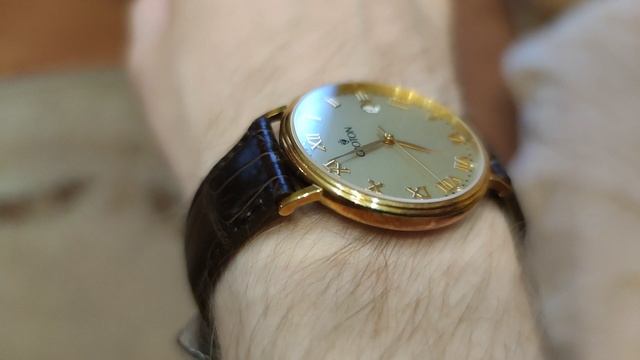 часы золотые Croton 750 смотреть онлайн