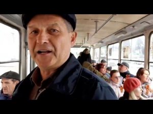 Пели в трамвае и на балконах, танцевали вальс в парке.