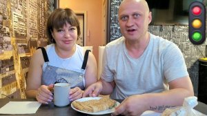 СВЕТОФОР ПРОБУЕМ БЛИНЫ С ВЕТЧИНОЙ И СЫРОМ ЗА 180руб.