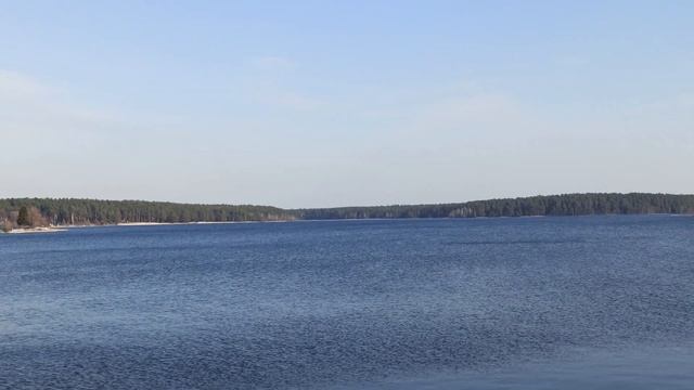 Дождались ...12 градусов тепла. Вдалеке городской пляж смотреть онлайн
