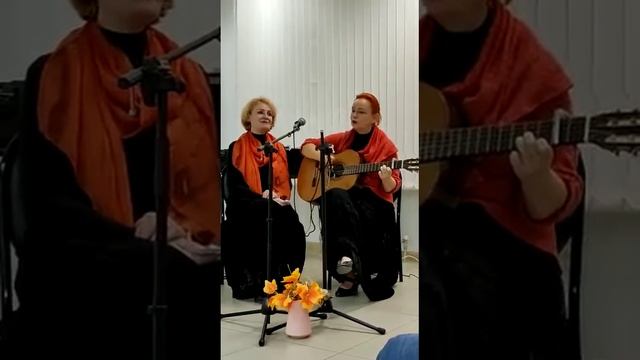 Пахнет дымом и грустно очень. С. Крылов, С. Никитин. Исп. Елена Гинзбург и Инесса Вишневская смотреть онлайн