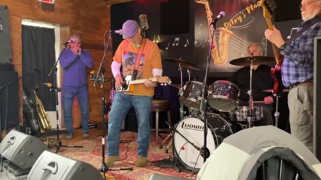 Scot Gibbs Plays Slide CBG on From a Buick 6 by Bob Dylan at Riley's Place 2-26-23 смотреть онлайн