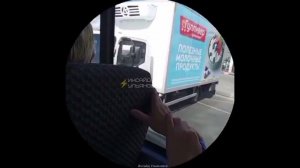 ❗️ ДТП с Газелью Гулливера на остановке у Пушкаревского стукнулась в забор и перегородила дорогу.