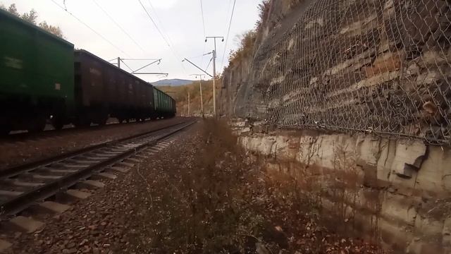 Система электровозов 2ЭС5К-180/188 "Ермак" с грузовым поездом и толкач 4ЭС5К-019 "Ермак" в хвосте. смотреть онлайн