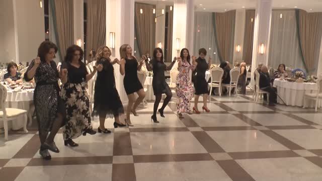 Армянский зурнист Арам играет на зурне (живёт в Красноярске, выезжает в другие города) смотреть онлайн