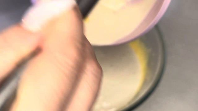 Очень нежный и влажный внутри пасхальный кулич, по семейному рецепту от мамочки! смотреть онлайн