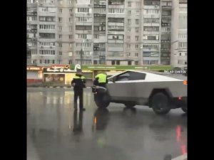 Tesla Cybertruck заметили на дорогах Ульяновска. #ульяновская_область