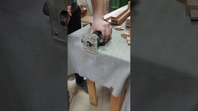 день в столярной школе, кипит работа! смотреть онлайн