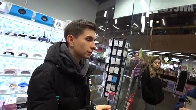ДАВАЙ ПОГОВОРИМ БЕЗ КАМЕР! _ ТУХЛЫЙ МАГАЗИН КОСМЕТИКИ! 🤢 ОПАСНО! _ ВЫЗВАЛИ ПОЛИ смотреть онлайн