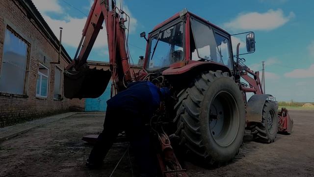 Руслан с Василичем нашли общий язык! Теперь ремонт пойдет еще быстрее! Наши будни! смотреть онлайн