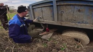 ЗИЛ утонул в огороде! Спасательная операция!