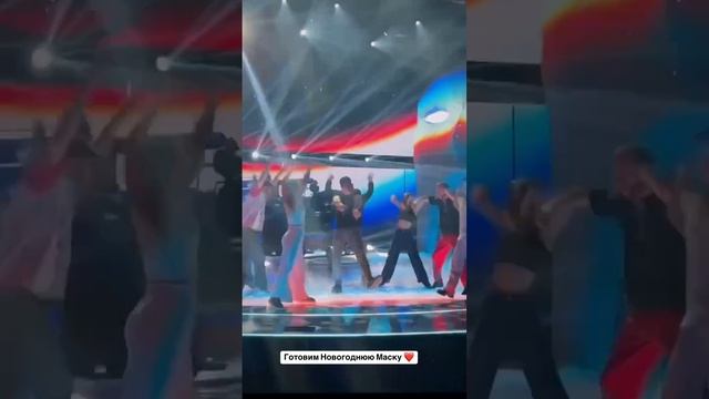 Вячеслав Макаров показал закулисье съемок шоу «Новогодняя Маска» смотреть онлайн