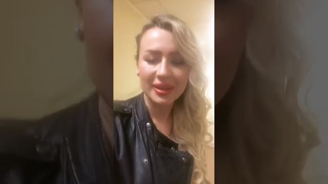 Сара Окс по дороге на интервью Юмор Box встретилась с Никитой Малининым