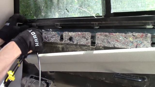Rear Sliding Window Regulator Replacement смотреть онлайн