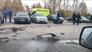 ❗️ Массовое ДТП на стоянке около «Авиастара» — пострадало около восьми припаркованных машин