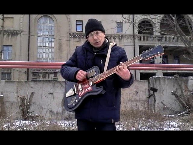 СЛУЧАЙ В МАРШРУТКЕ . (авторская песня на гитаре) смотреть онлайн
