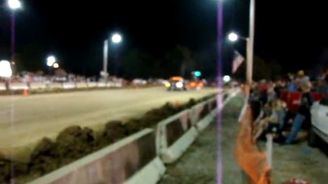 Kari at Freeburg Truck Pull 2010 - Dodge Ram 3500 Diesel смотреть онлайн