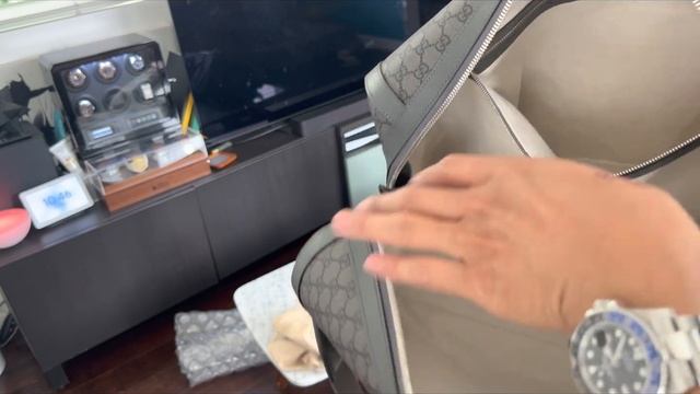 New collection comparison: Gucci Large Savoy Grey vs Louis Vuitton Bandouliere 50 taiga eclipse смотреть онлайн