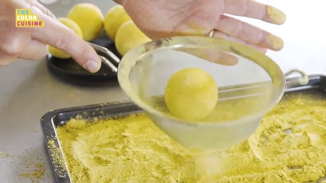 How to decorate ice cream or sorbet with colored powders смотреть онлайн