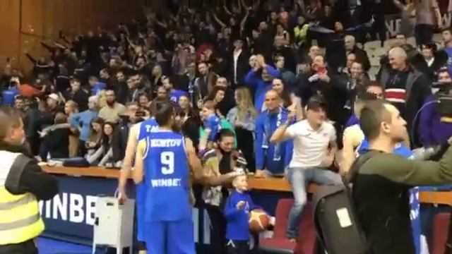 Носителите на Купата при феновете си смотреть онлайн