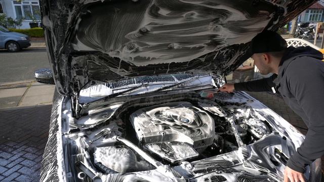 HOW TO CLEAN A DIRTY ENGINE BAY! смотреть онлайн