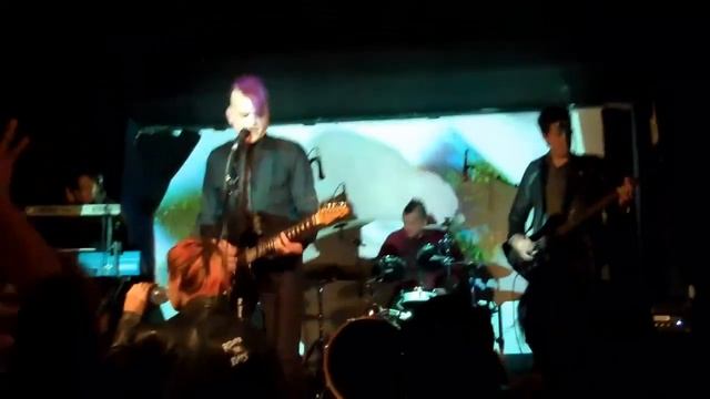 B Movie "Nowhere Girl" performed by Neon Kross Live at Club Heretics 5/14/2010 смотреть онлайн