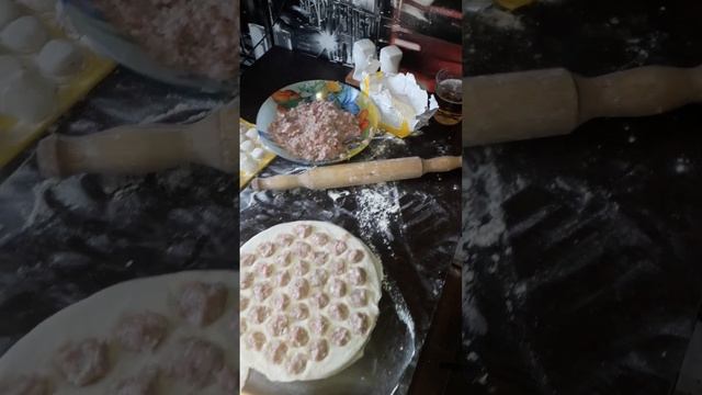 ДОМАШНИЕ ПЕЛЬМЕНИ / СВОИМИ РУКАМИ. смотреть онлайн
