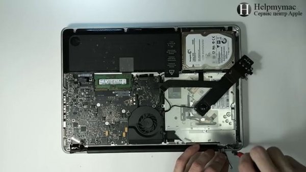 Люфт крышки с яблоком на MacBook Pro