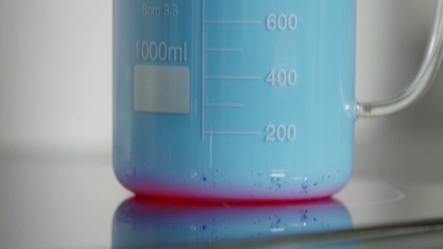 Plastik z mleka / Turn milk into plastic - Monika Aksamit-Koperska, ADAMED SmartUP смотреть онлайн