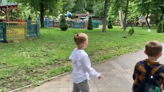 ВЯЖУ и ГОТОВЛЮ // Рабочий выходной // В парке смотреть онлайн