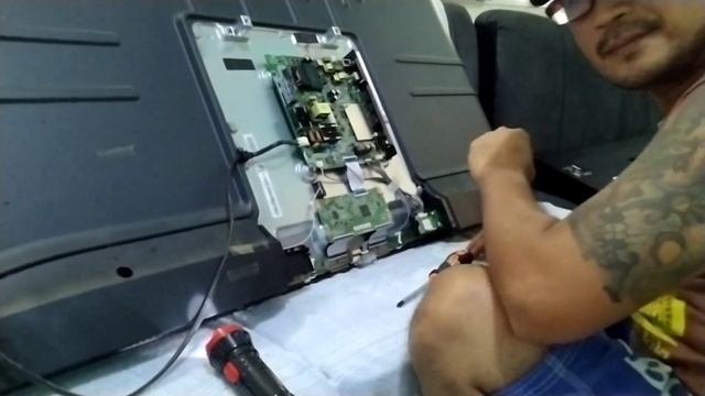 How to replace Hisense Smart TV T-Con Board смотреть онлайн