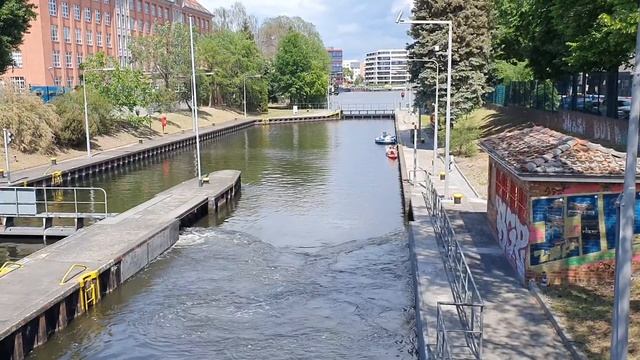 Шлюз на Шпрее. Берлин смотреть онлайн