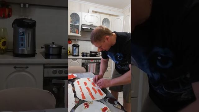 Роллы с рыбкой! смотреть онлайн