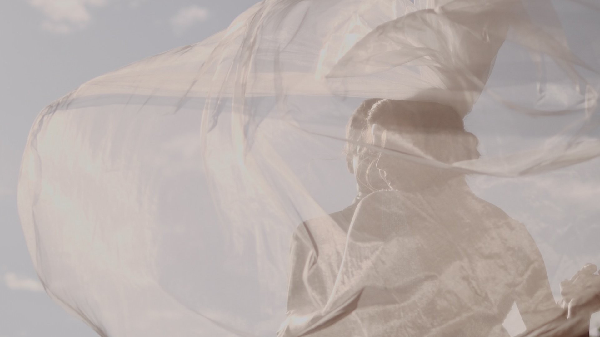 Их что-то привело друг к другу однажды летом