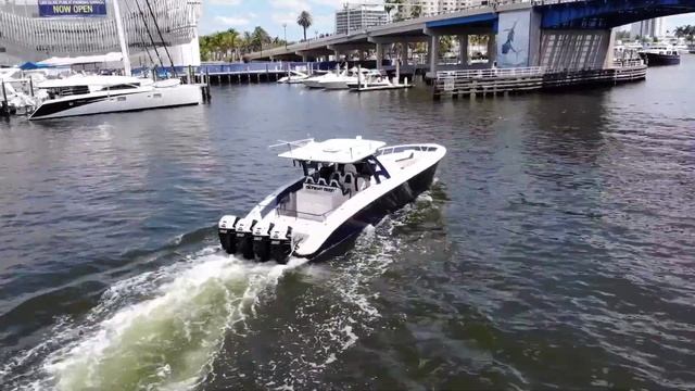 2016 Midnight Express 43 with Quad 350 Mercury Verados смотреть онлайн
